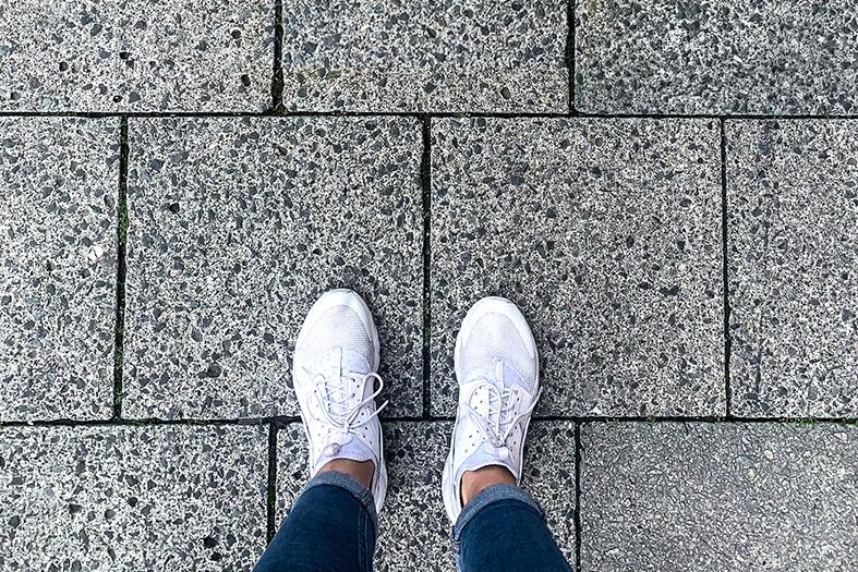 Queda sofrida em calçada em bom estado é culpa da vítima, decide juiz