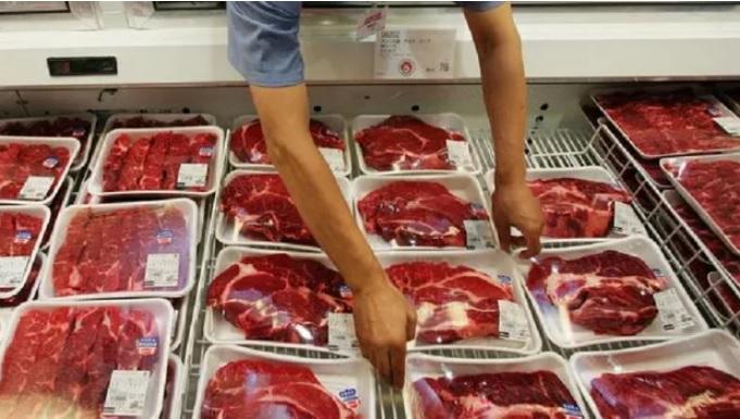Supermercado é condenado por forçar funcionário a alterar validade de carne