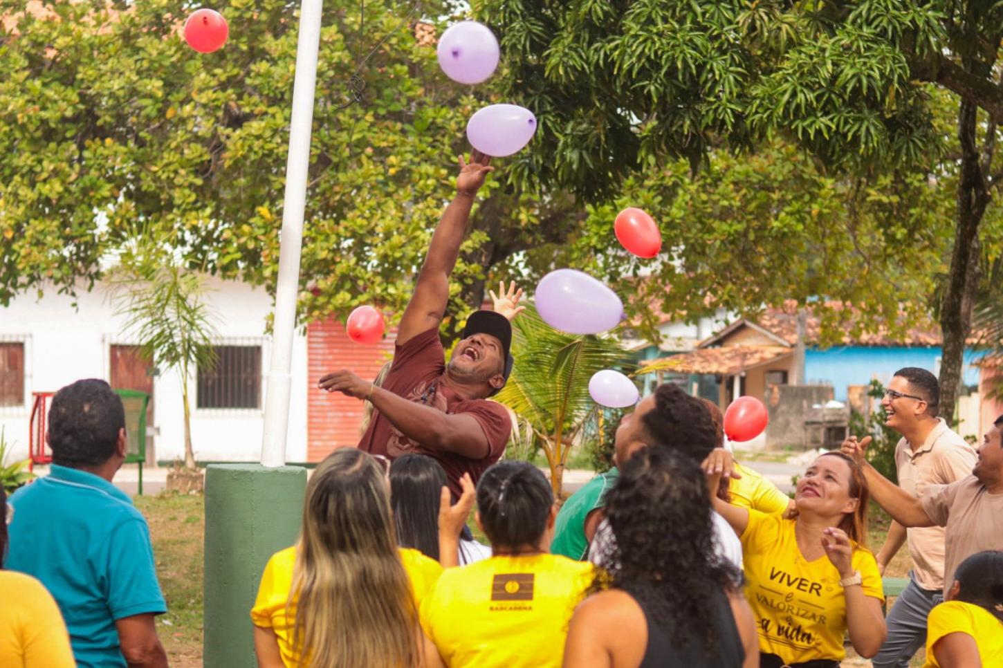 Ação do Setembro Amarelo reúne usuários dos CAPS na Praça da Bíblia