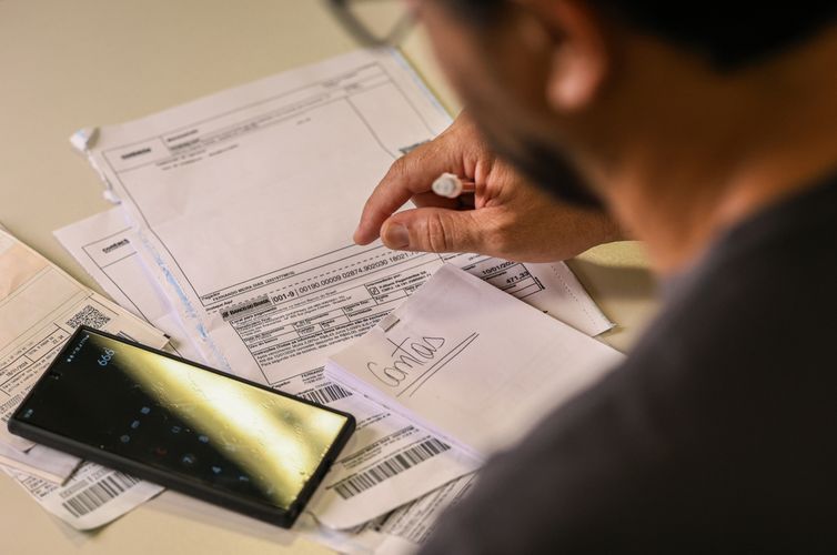 Salário mínimo de R$ 1.621 começou a valer desde quinta-feira