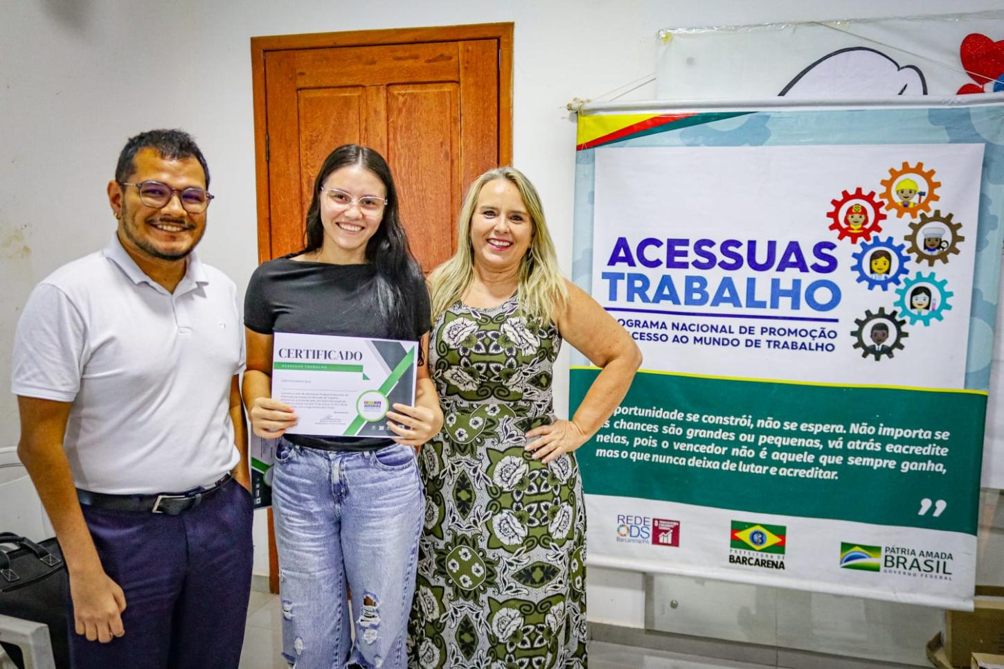 Participantes do CRAS São Francisco recebem certificação do Acessuas