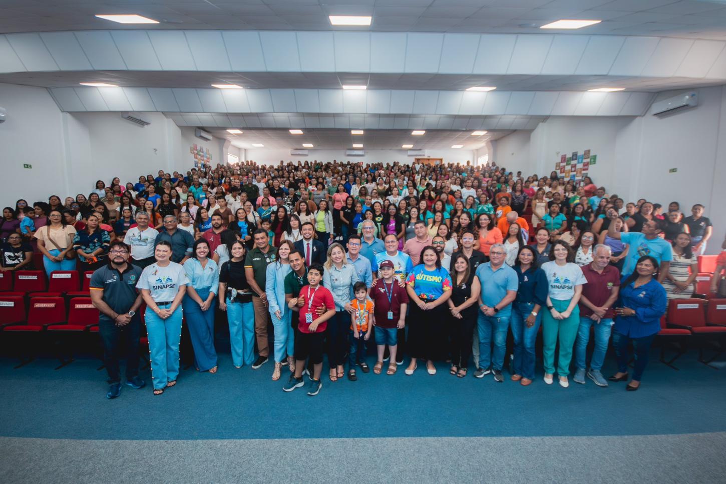 Representantes do poder público também manifestaram apoio à iniciativa. O presidente da Câmara Municipal, Júnior Ogawa, elogiou o investimento em políticas de inclusão, enquanto a vice-prefeita Cristina Vilaça enfatizou o compromisso da administração muni