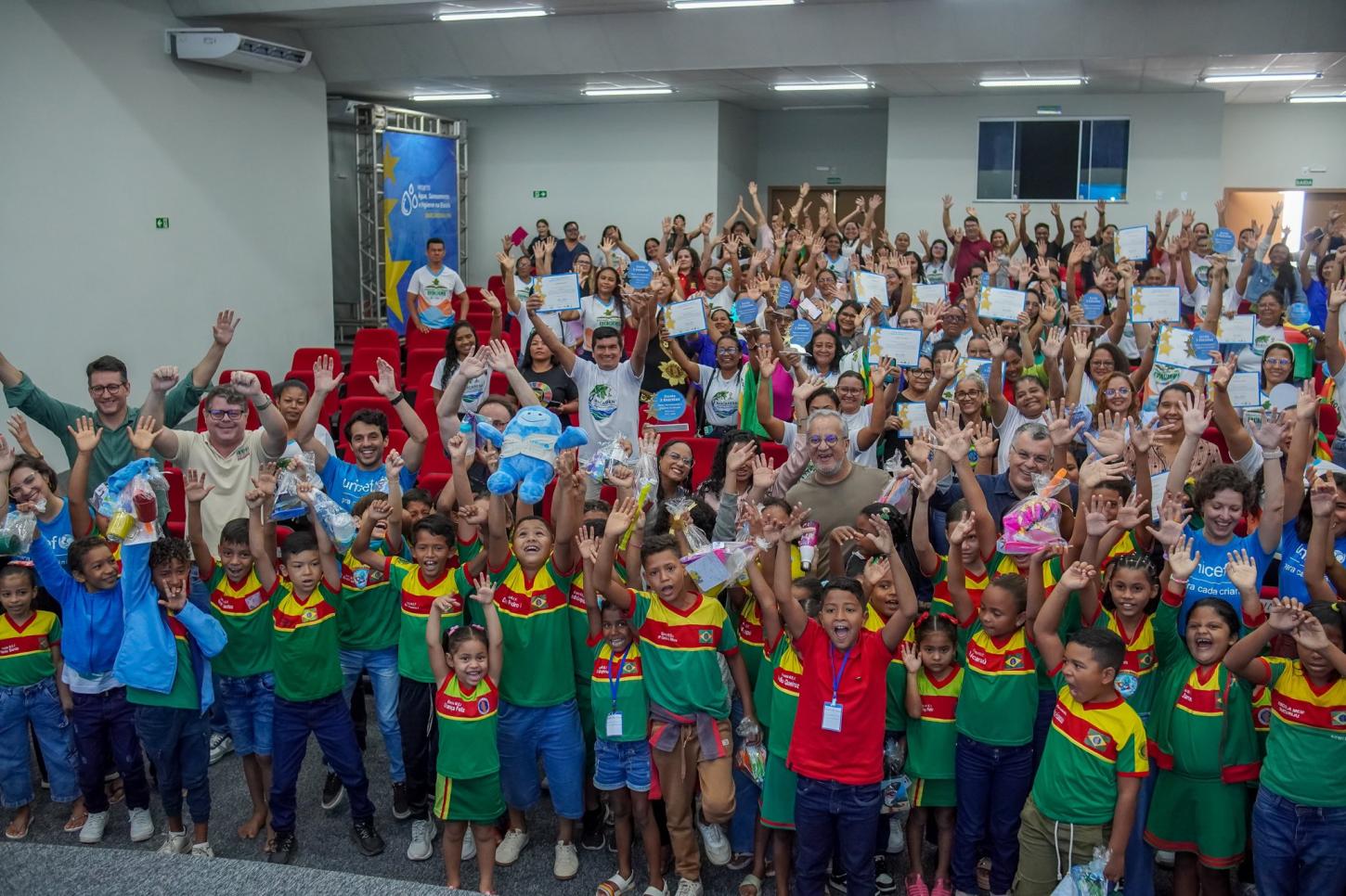 Realizada no auditório da Escola Aloysio Chaves, a cerimônia destacou o trabalho desenvolvido nas instituições de ensino contempladas.