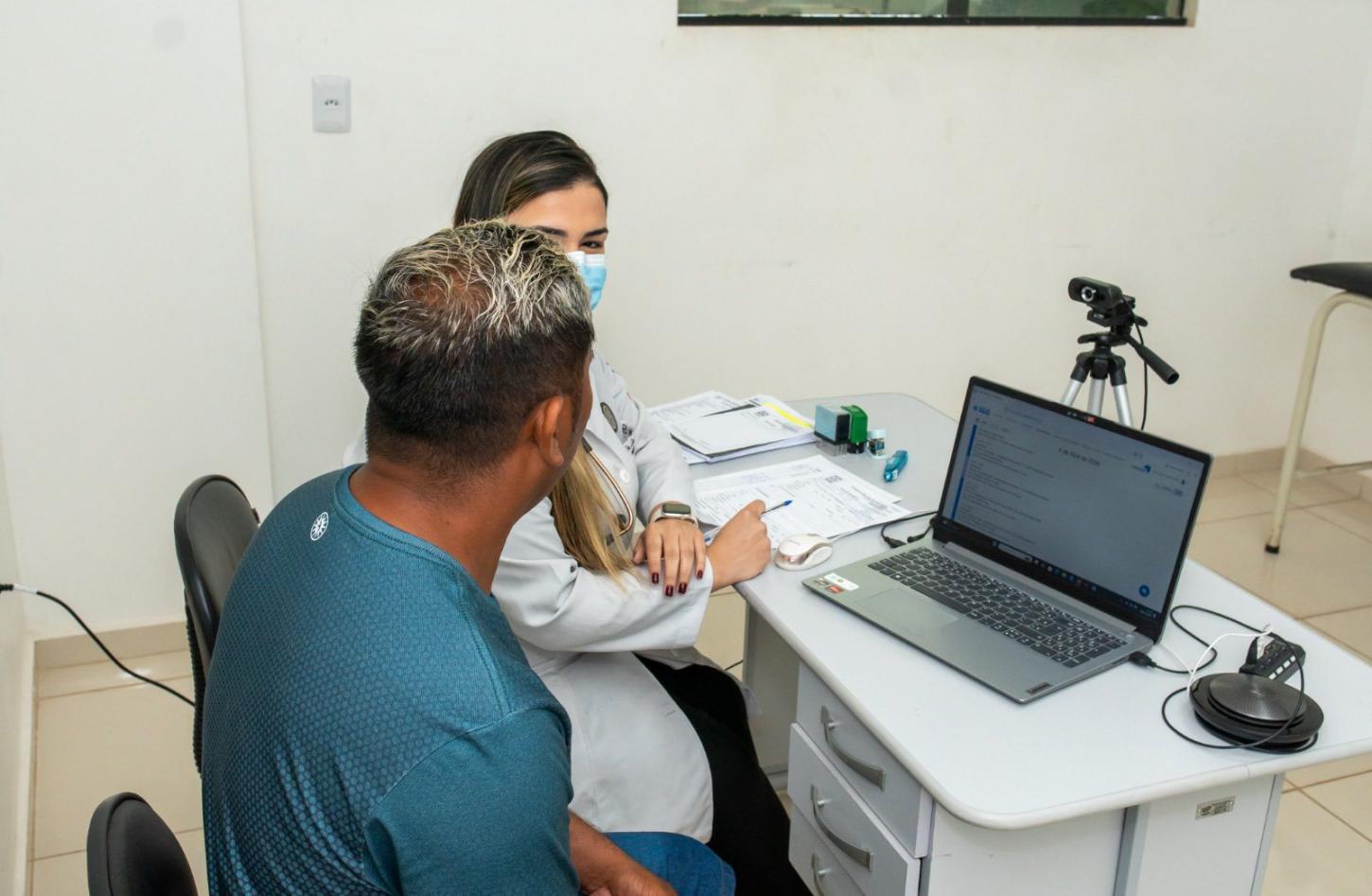 A proposta leva em consideração a extensão territorial do município e os desafios enfrentados por moradores que precisam percorrer grandes distâncias para acessar serviços especializados.