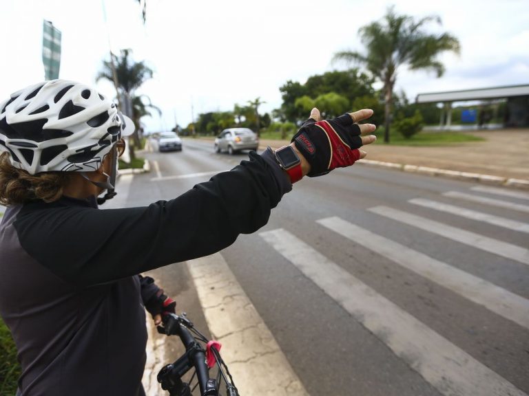 Projeto aumenta pena para motorista que matar pedestre ou ciclista