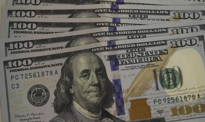 Dólar sobe para R$ 5,24 em meio a tensões entre EUA e Irã