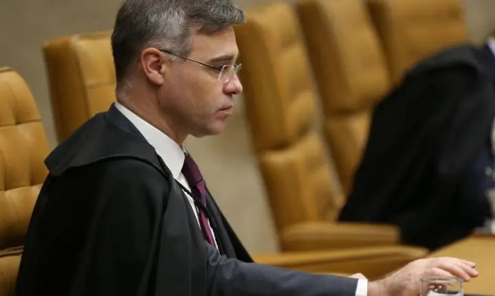 Mendonça levanta sigilo de quase 40 processos no STF