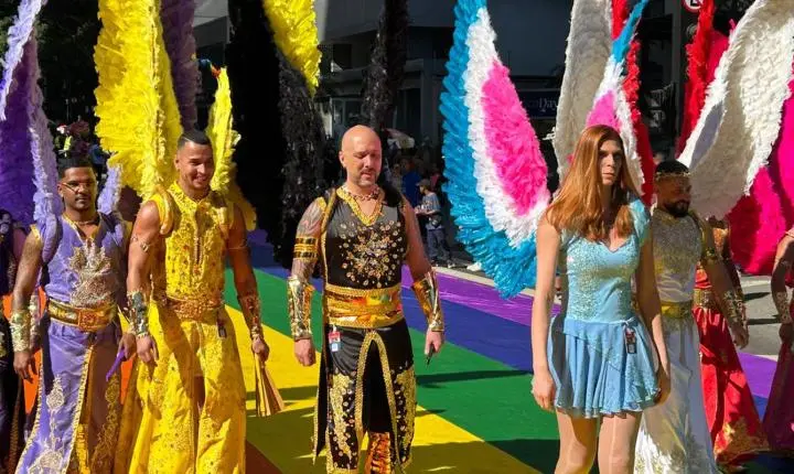 Parada do Orgulho LGBT+ leva à Avenida Paulista imensa urna
