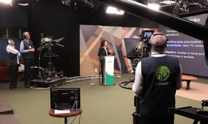 Rede Legislativa de Rádio e TV faz cobertura da eleição ao vivo e em tempo integral