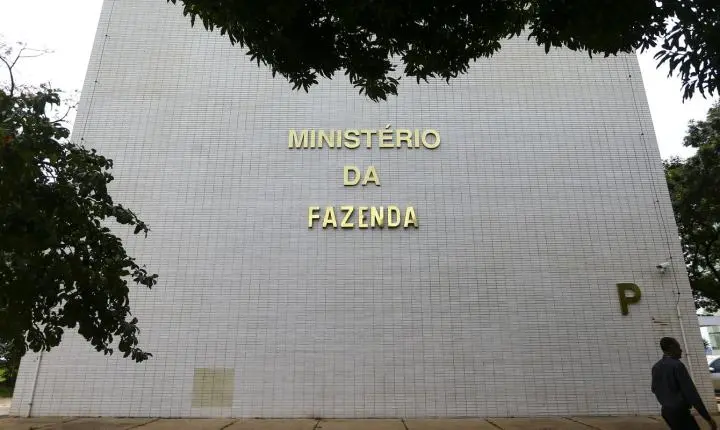 Saída de Haddad do governo depende de reunião entre Lula e Trump